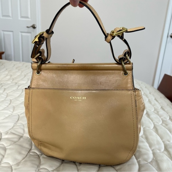 Vintage Coach Willis Tan Leather Handbag - Picture 4 of 14